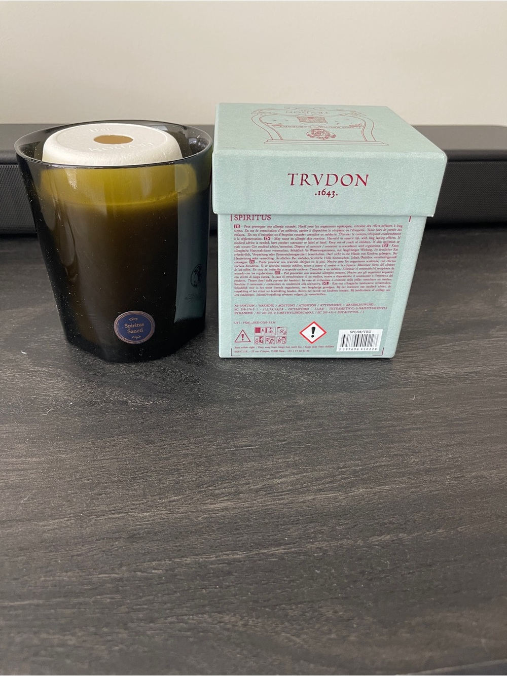 Trudon Spiritus Sancti Black & Gold Candle with Box - Picture 4 of 6